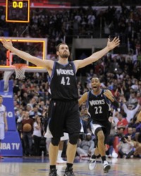  唐斯三分绝杀森林狼客场一分险胜快船延续悬念