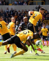  尤文图斯防线送礼不断遭弱旅逼平丢榜首  