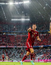  莱万多夫斯基重返安联球场受追捧  