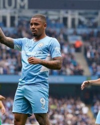  哈兰德双响炮助力，卫冕冠军曼城轻取升班马