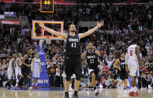  唐斯三分绝杀森林狼客场一分险胜快船延续悬念