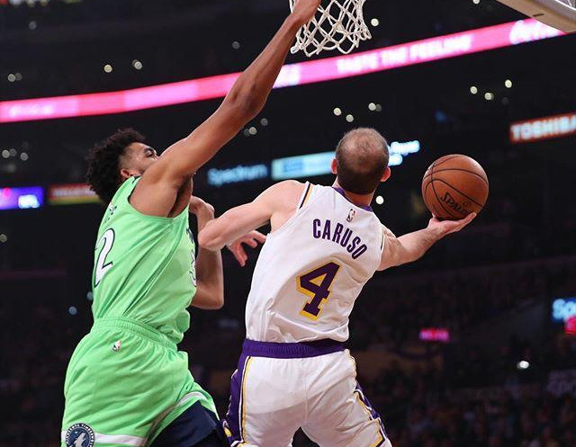  浓眉哥统治禁区湖人轻取马刺迎四连胜  