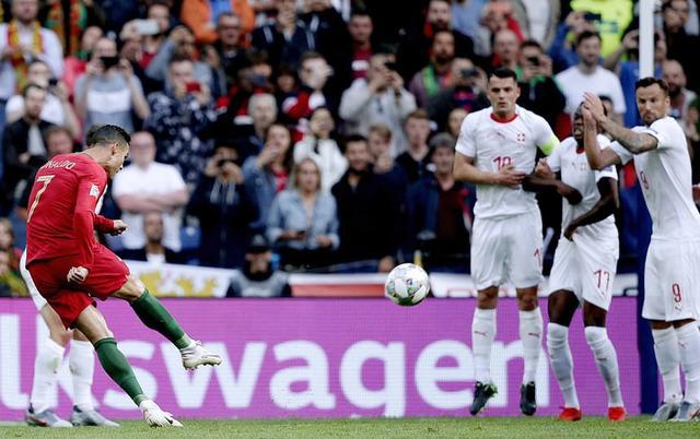  那不勒斯轻取斯佩齐亚，克瓦拉茨赫利亚助攻帽子戏法